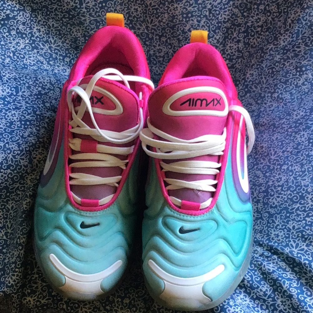 🌟Last chance!🌟 Nike 720 - Picture 1 of 4